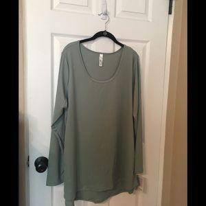 Lyannae lularoe new Top